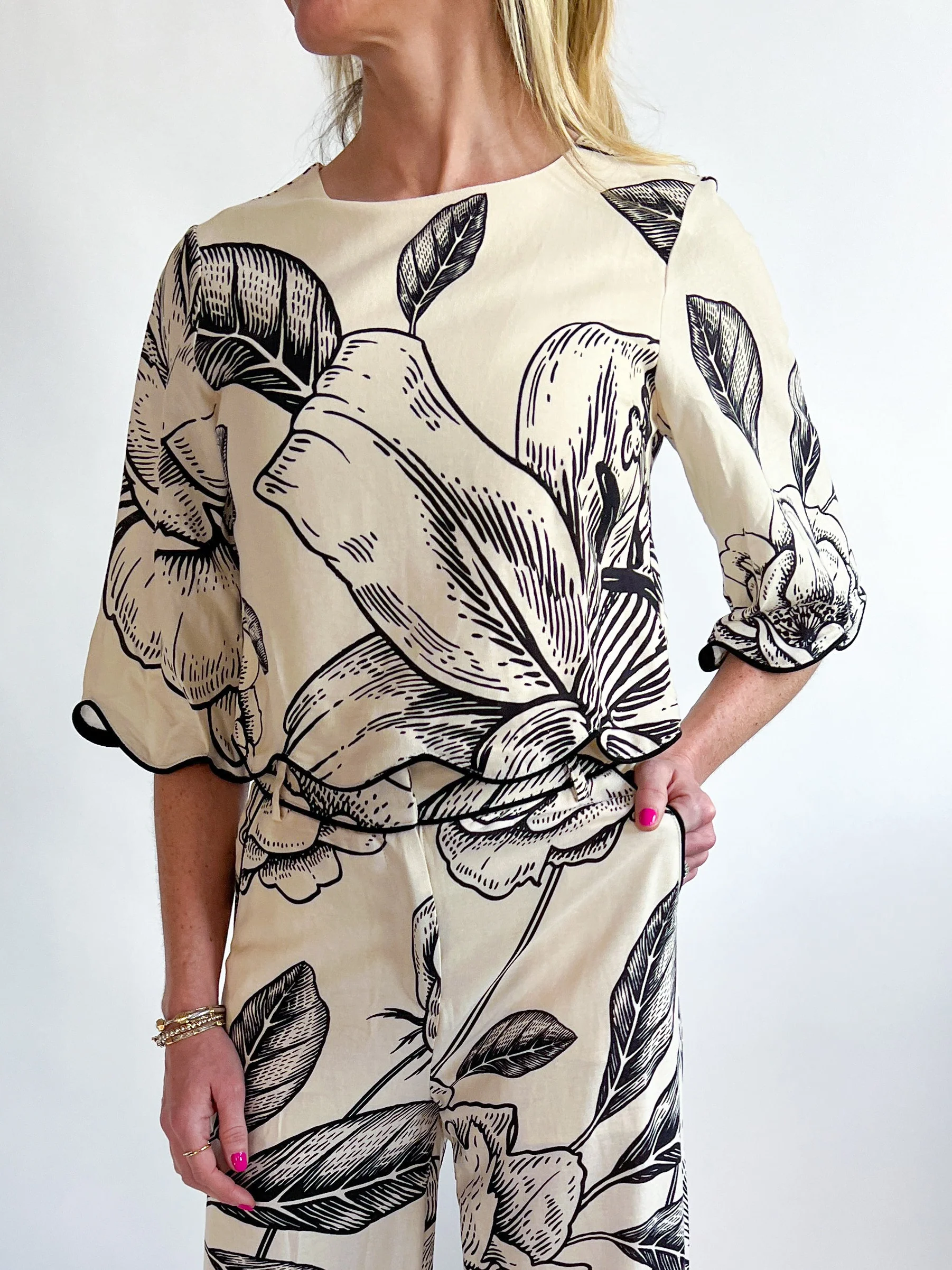 Floral Print Scalloped Hemline Contrast Edging Top