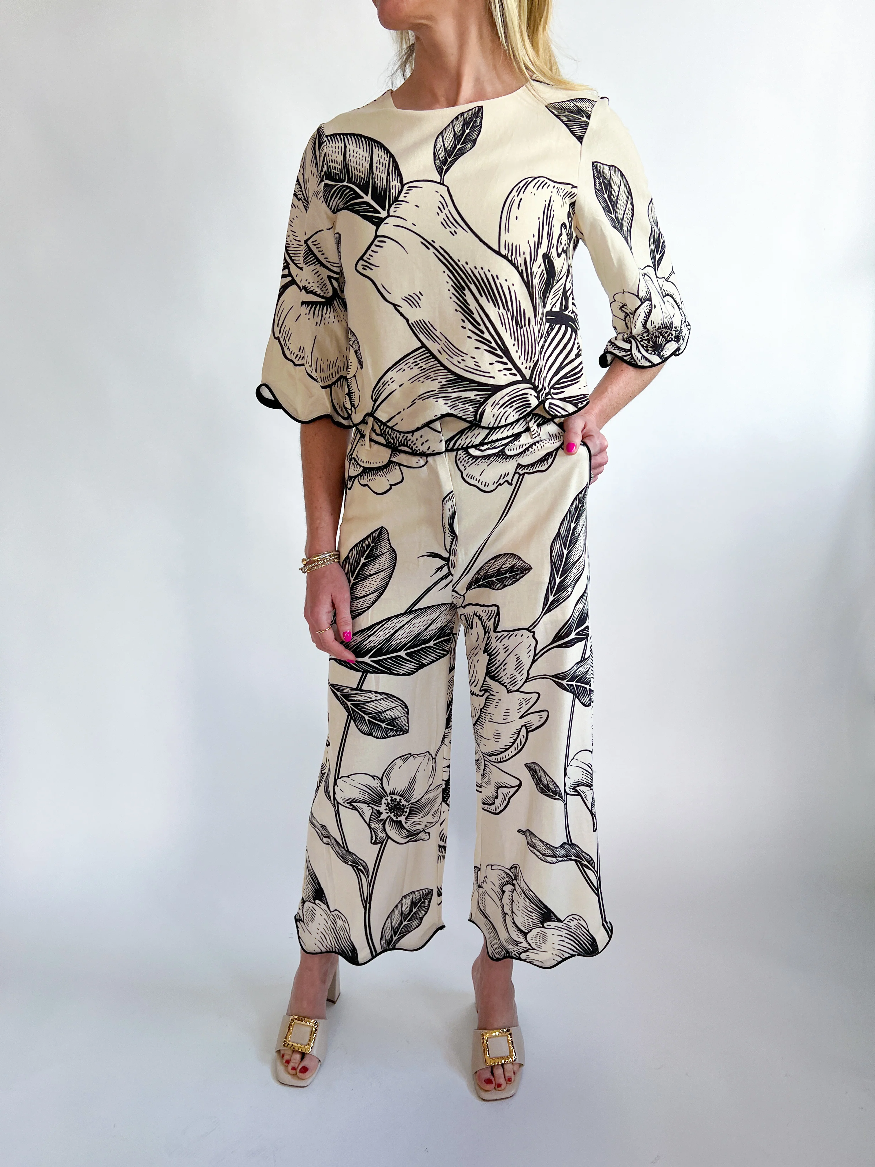Floral Print Wide Leg Cropped Silhouette Pants - Image 2